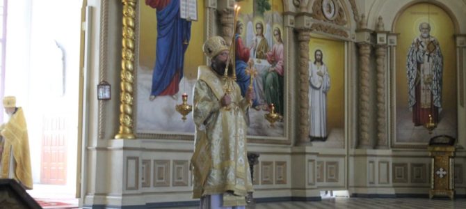 Епископ Мичуринский и Моршанский Гермоген совершил Божественную Литургию в Свято-Троицком соборе города Моршанска